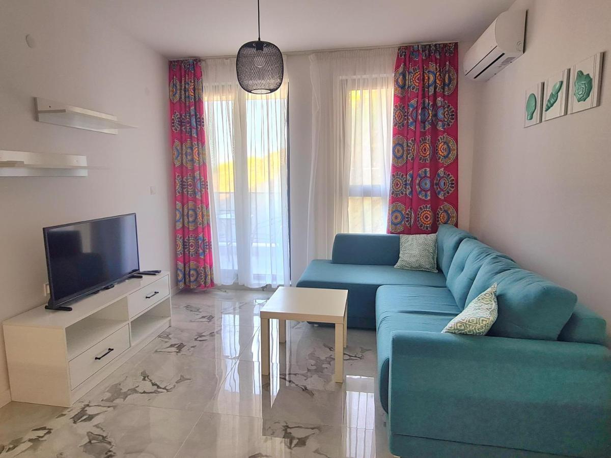 Dolphin Apartment